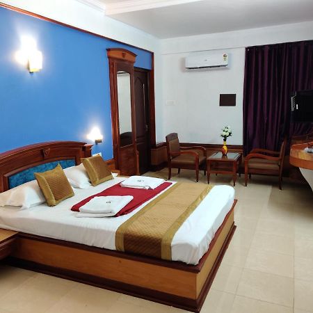 Amruth Inn Guruvāyūr Buitenkant foto