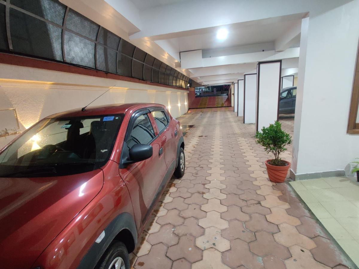 Amruth Inn Guruvāyūr Buitenkant foto