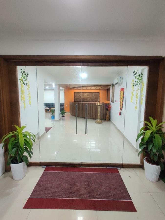 Amruth Inn Guruvāyūr Buitenkant foto
