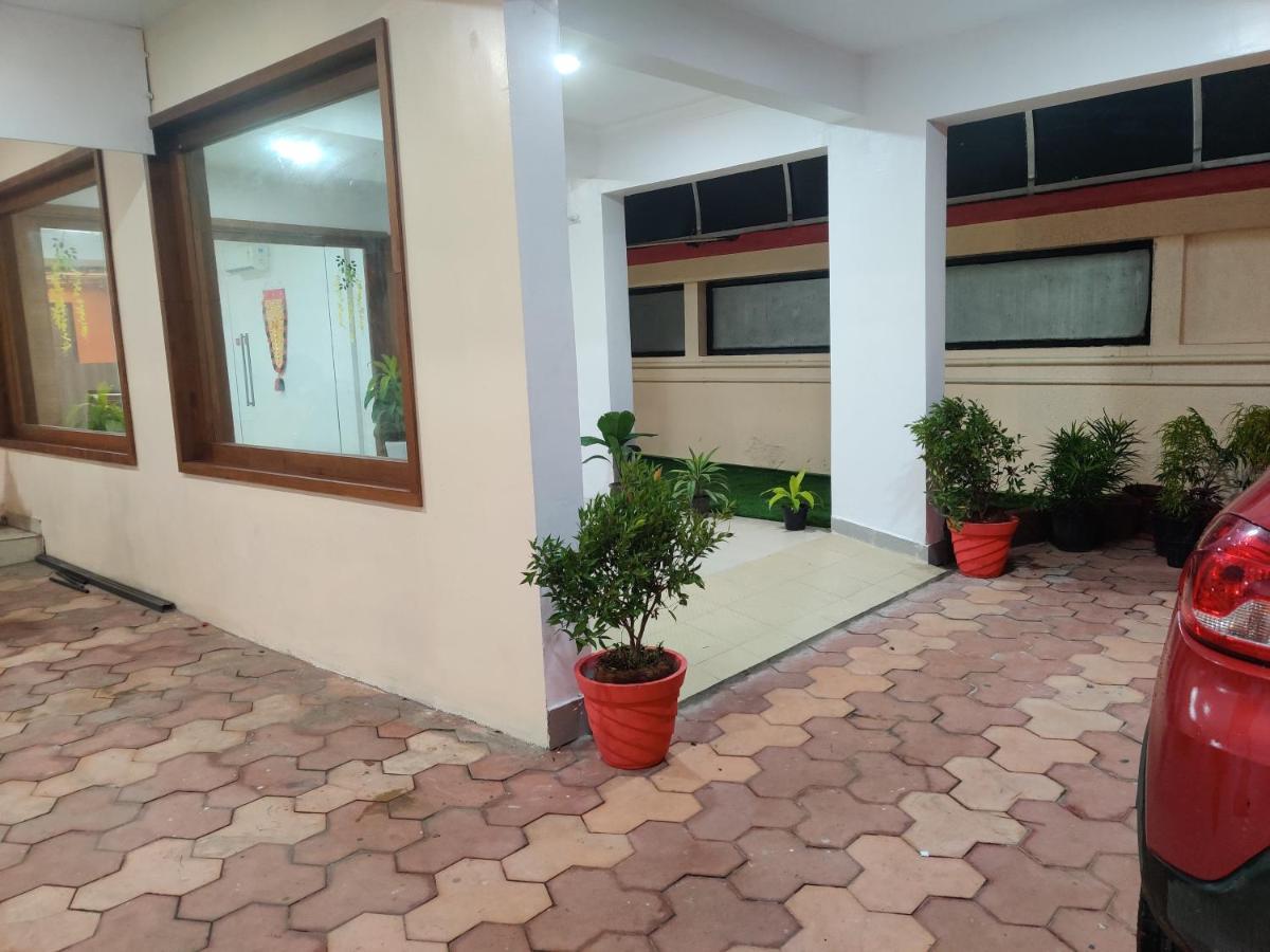 Amruth Inn Guruvāyūr Buitenkant foto