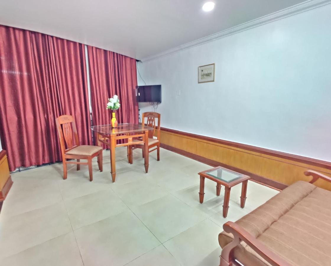 Amruth Inn Guruvāyūr Buitenkant foto