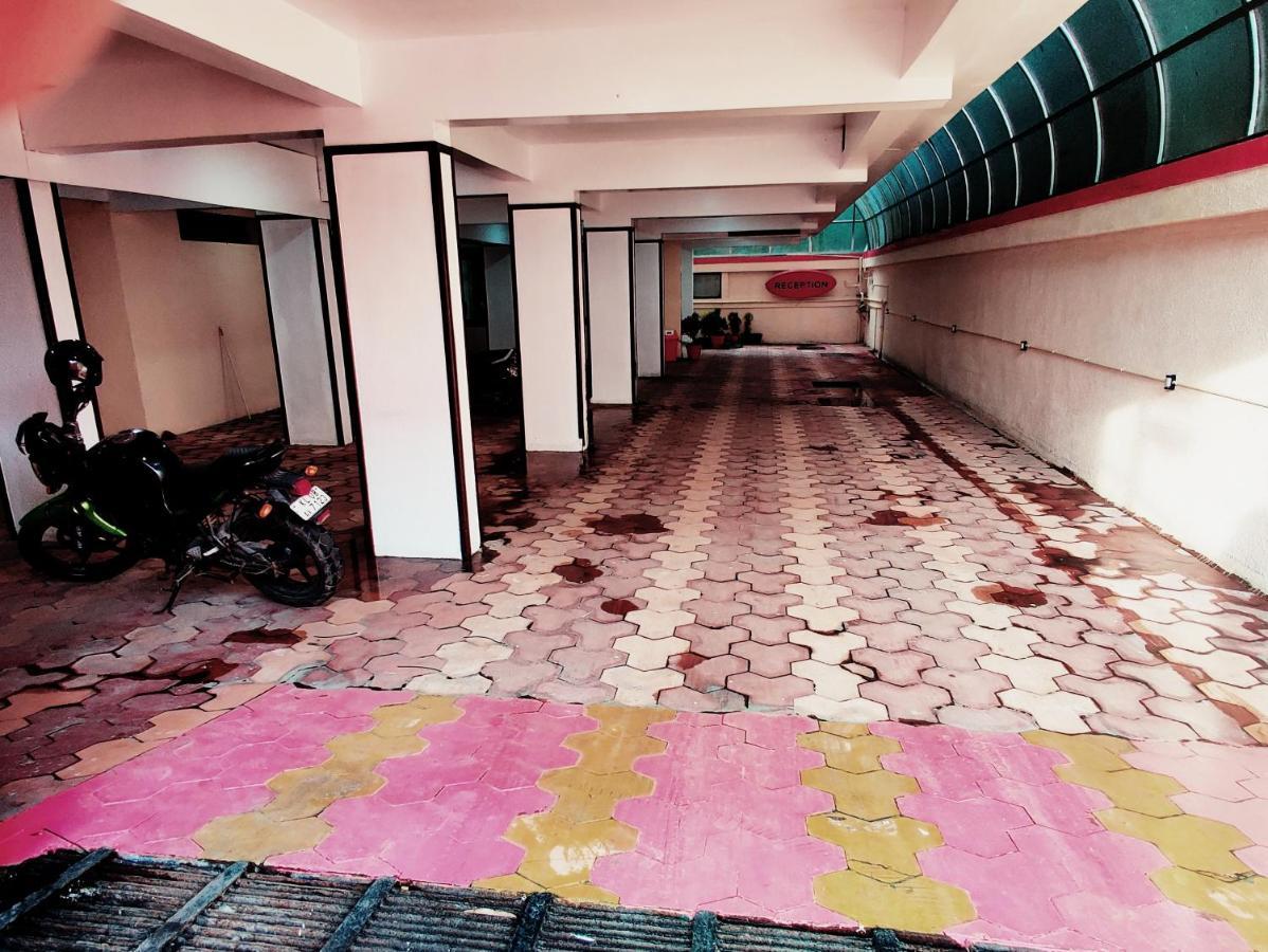 Amruth Inn Guruvāyūr Buitenkant foto
